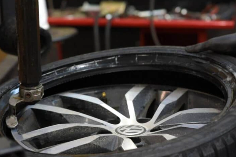 Tire mounting and balancing at Reflex Automotive